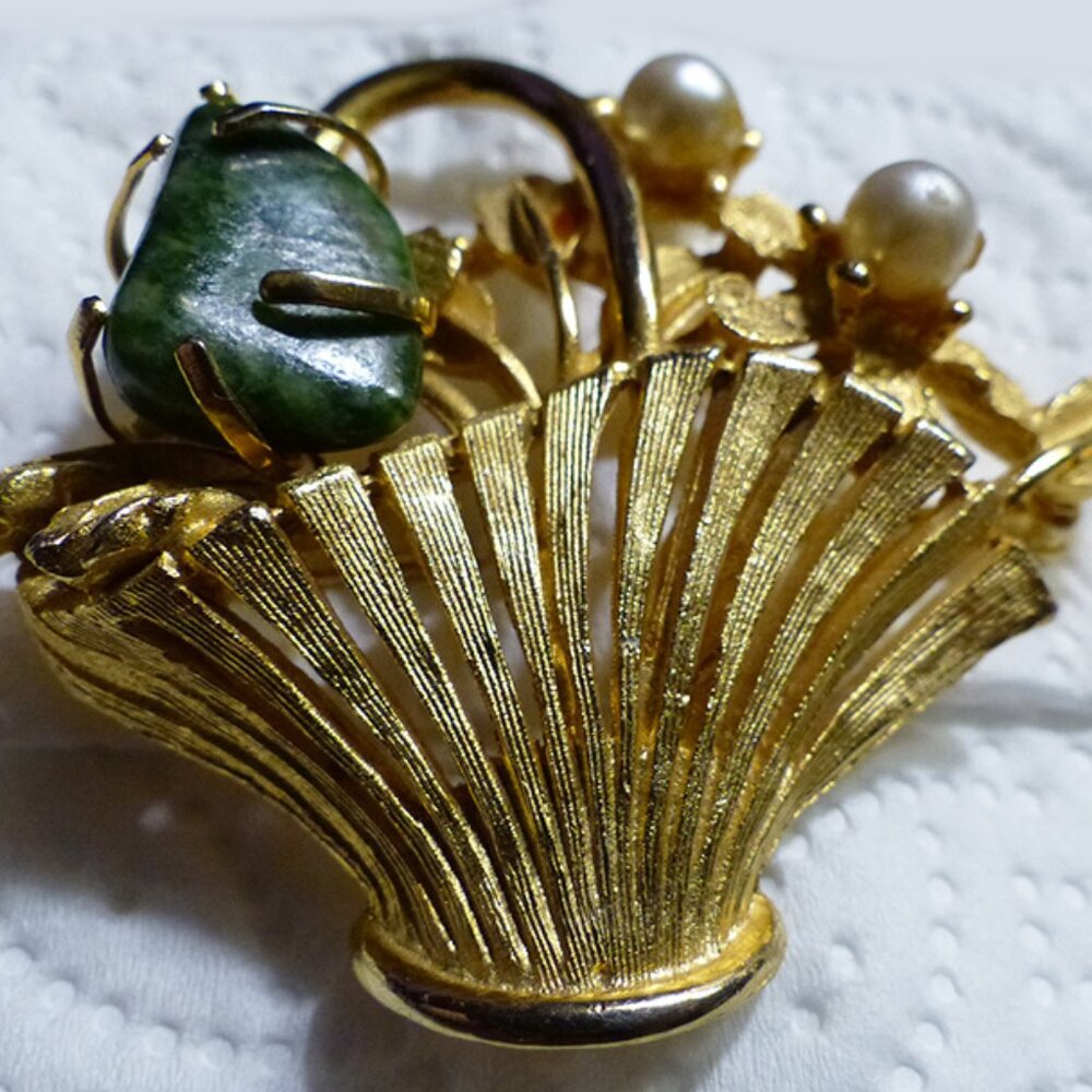 Vintage 2-1/8" Long Gold Plated Goldtone Jade Nephrite & Pearl Basket Brooch